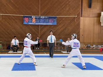 ア