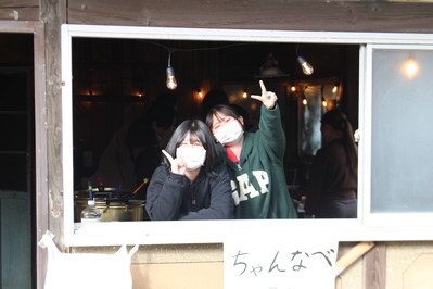 こ３