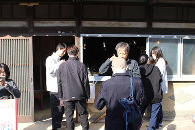 こ４